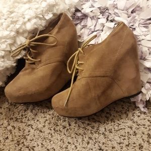 Suede boots platform heel